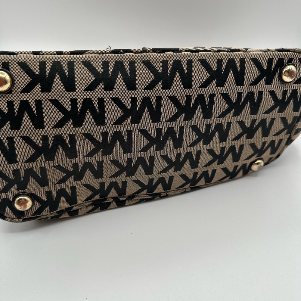 GIVEAWAY Michael Kors Black and Tan Tote Bag - Picture 8 of 9